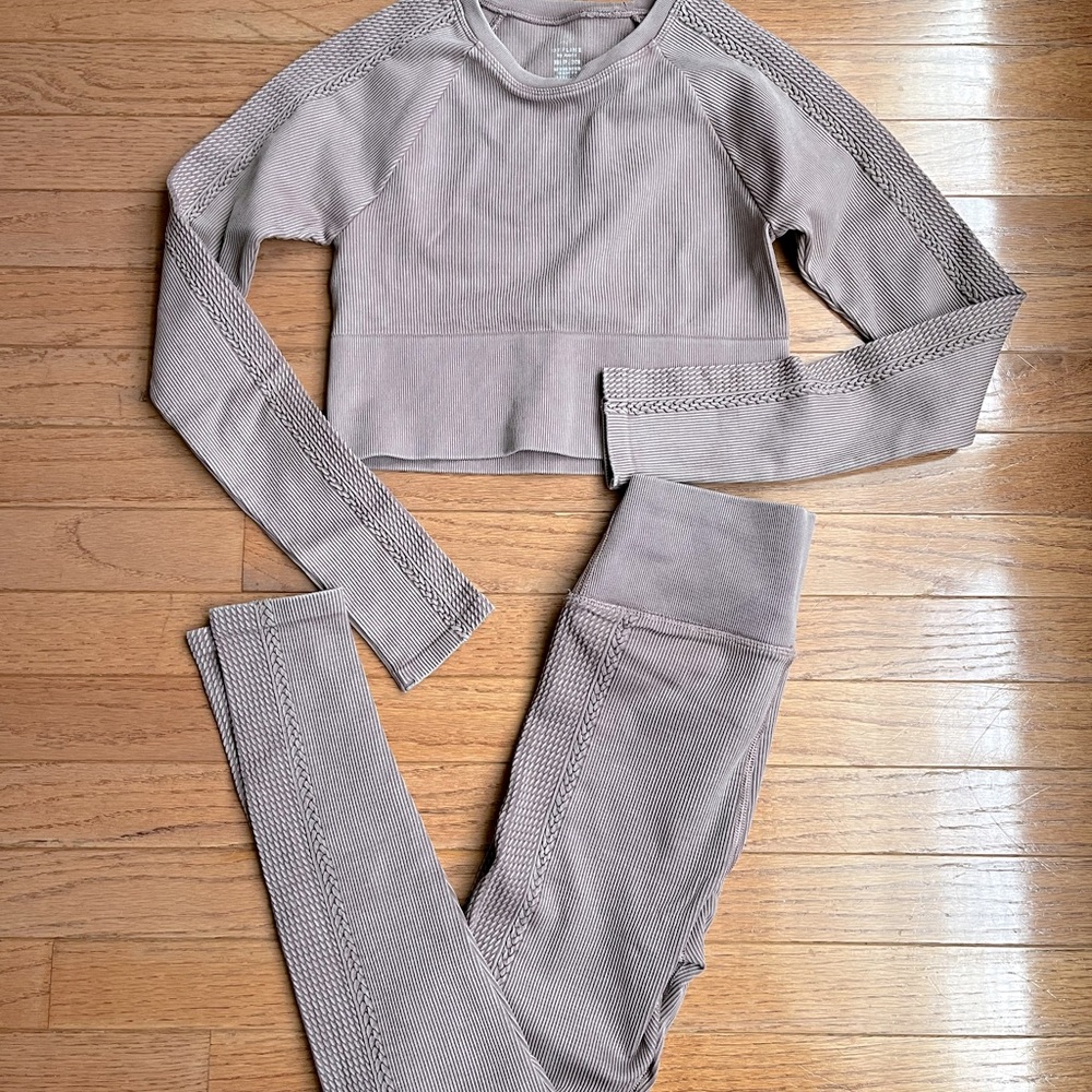 Stylish Ribbed Two-Piece Set in Antique Rose Color